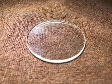 A - 軸線のサファイア ガラスの時計ケースのガラス レンズ受け入れられる荒い材料OEM