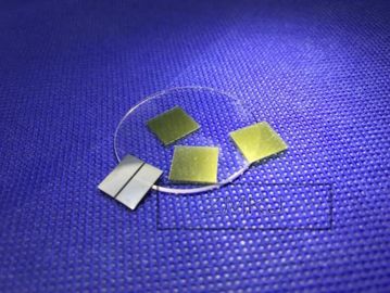 カスタマイズされたサイズの炭化ケイ素のウエファー10x10x0.5mm 4H-N SiCの水晶の破片