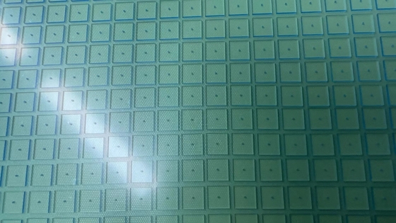 水晶/ホウケイ酸塩の紫外線ガラス板のパンチ穴4.4 x 4.4 X 0.5mmt