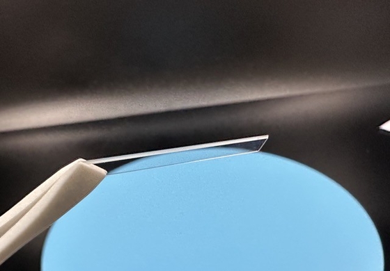 Al2O3単結晶のサファイアのガラスかみそりの刃の医学のシャープおよび磨かれた38x4.5x0.3mmt