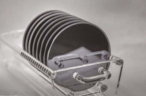 よい価格 300 - 900nm LNケイ素LiNbO3のリチウム ニオブ酸塩の非常に薄いフィルムはシリコン基板で層になる オンライン