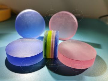 よい価格 レーザーの棒および色の時計ガラスの箱のためのカスタマイズされたサイズ レーザー色のサファイア ガラス オンライン