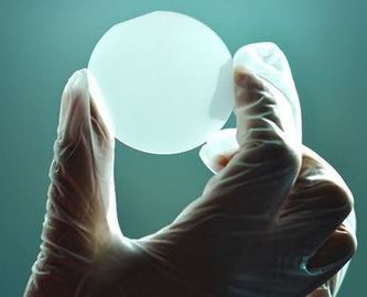 よい価格 5x5/10x10 Mmガリウム窒化物のウエファーHVPEは産業永続的な破片の型板を解放します オンライン